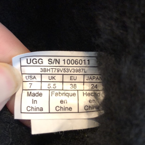 Ugg Boots Like new. Size 7 Women’s. Black - Picture 6 of 6